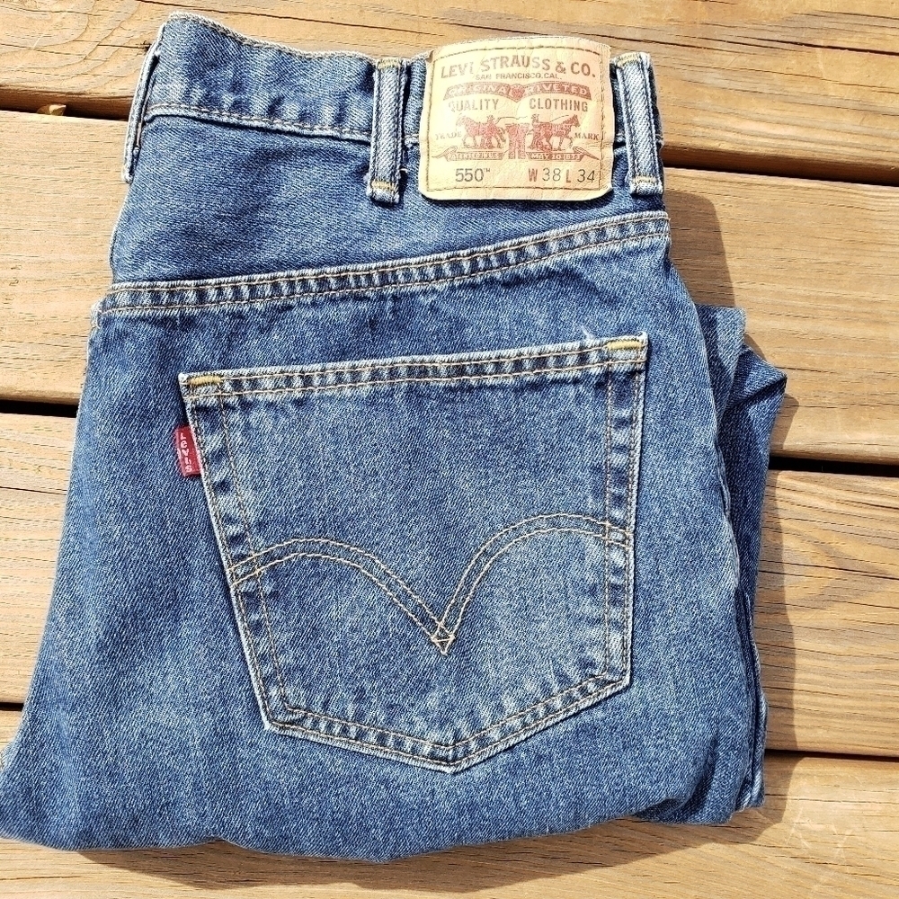 LEVIS 550 Relaxed Fit Jeans EUC 37x32.5 see desc